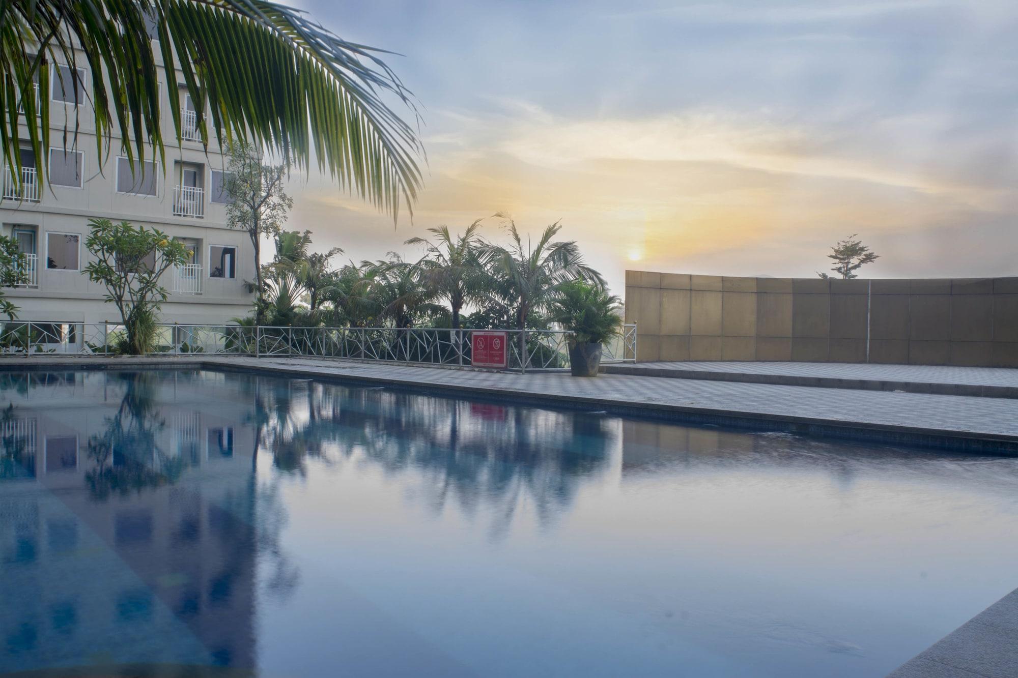 Titanium Express Homtel Hotel Jakarta Exterior photo